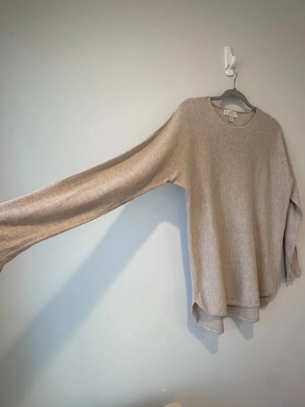 Michael Kors Lightweight Crewneck Sweater – Size M – Gold Logo 🔥